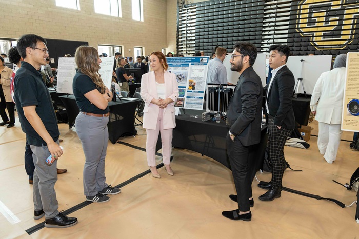 studentspresentingproject